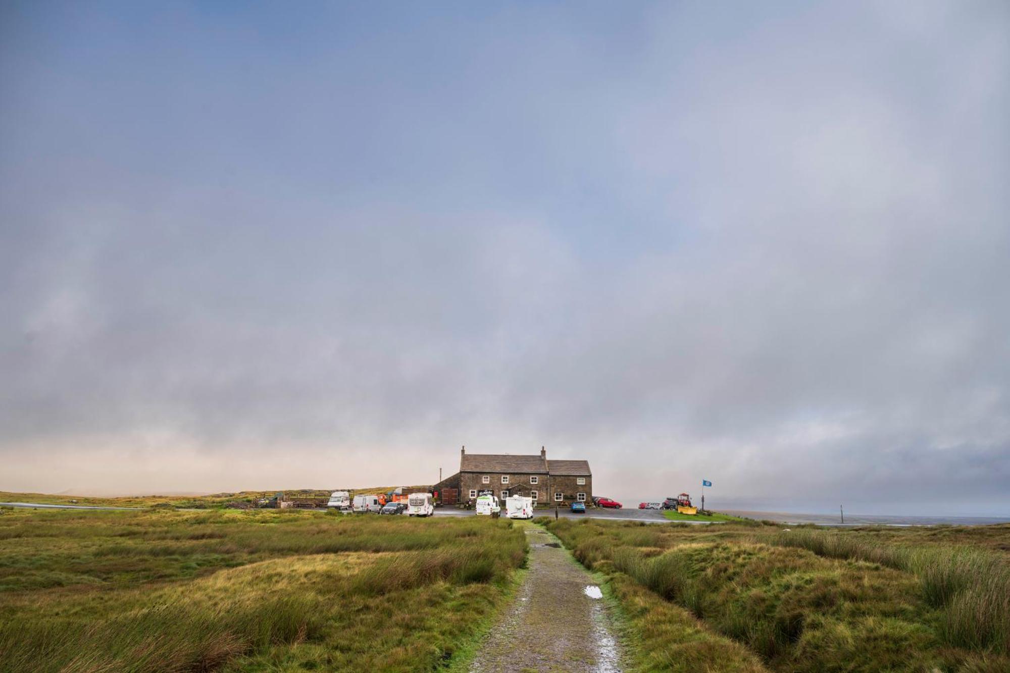 The Tan Hill Inn Keld エクステリア 写真