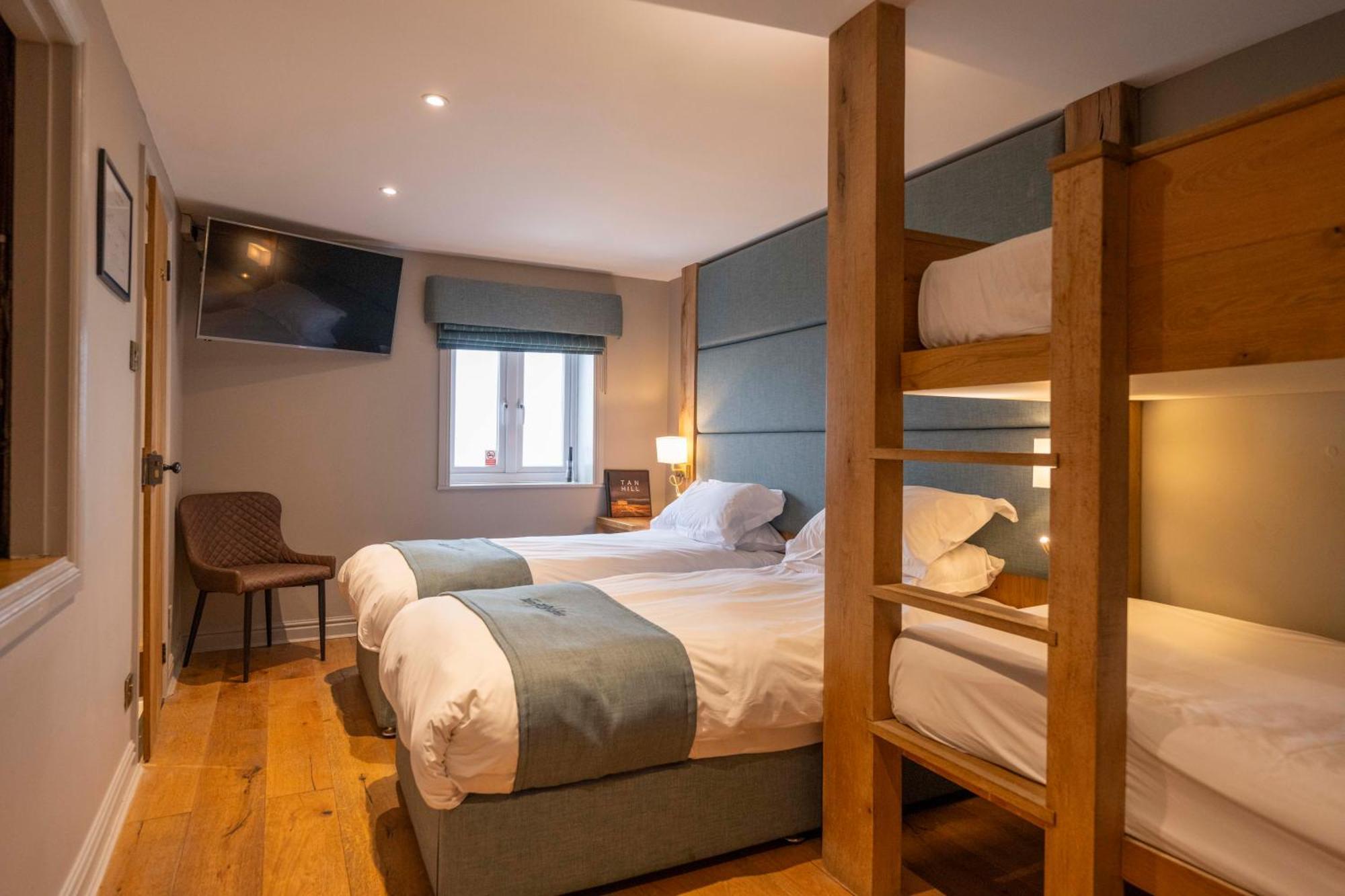 The Tan Hill Inn Keld エクステリア 写真